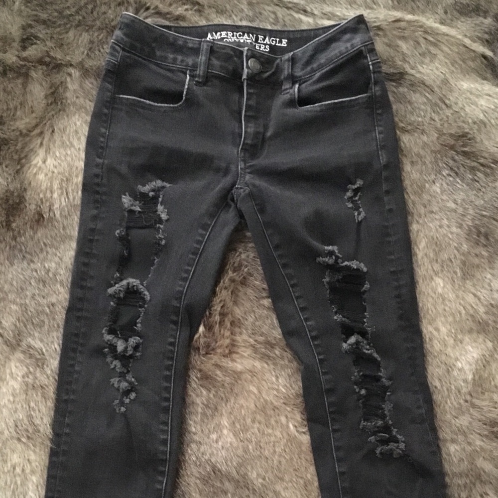 Black Distressed Jegging Crop
